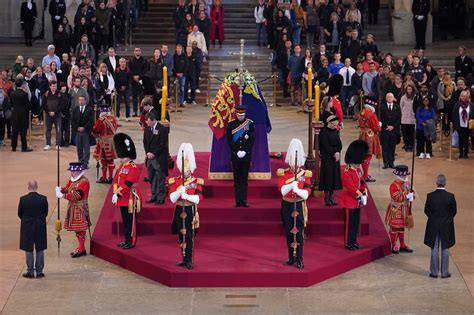 Queen Elizabeth II’s eight grandchildren stood in silent vigil beside her coffin - IzzSo - News ...