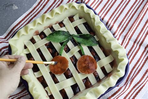 Simple Decorative Pie Crust Techniques from Fiesta® Dinnerware: For ...