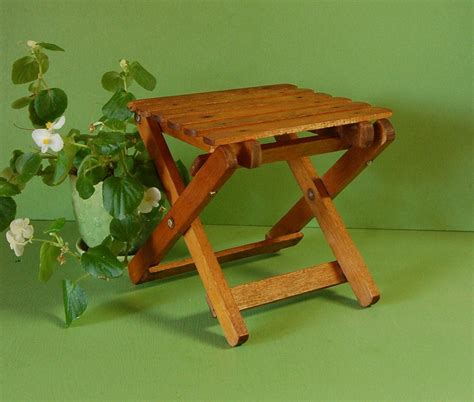 Small Wooden Table For Plants / Shop for plant stands in pots ...