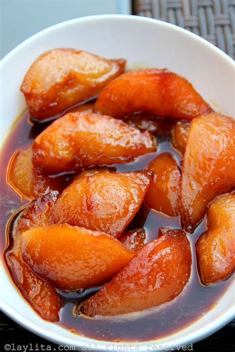 Spiced caramelized pears {in panela or piloncillo syrup} - Laylita's Recipes