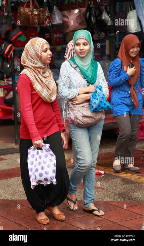 Malaysia, Kuala Lumpur, street scene, people, women Stock Photo - Alamy