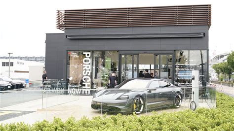 Sales Pop-Up comes to Japan - Porsche Newsroom