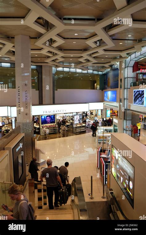 Abu Dhabi airport duty free Stock Photo - Alamy