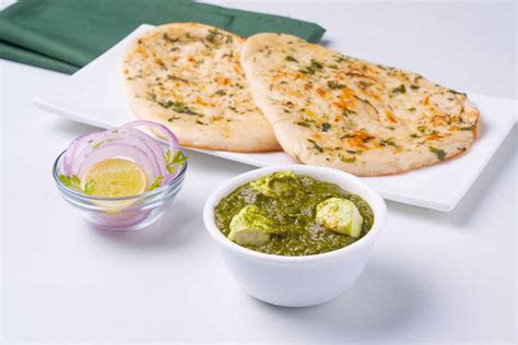 Order Palak Paneer Garlic Naan Lunchbox from Lunchbox on EatSure