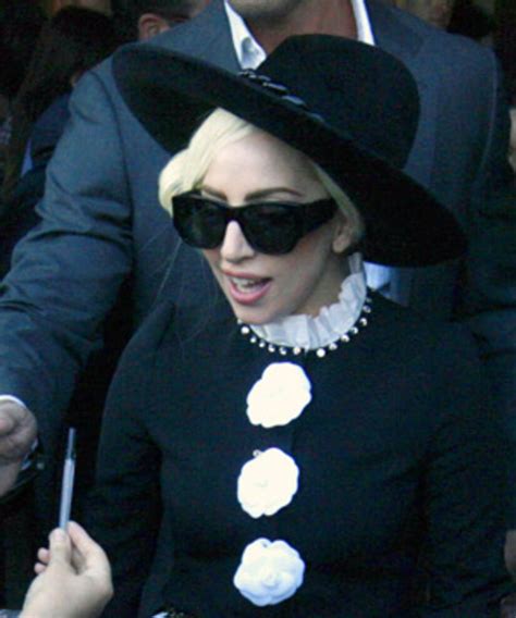 Lady Gaga’s Bodyguard Takes Down Aggressive Fan - Video