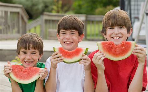 4 Fun & Unique Ways to Eat Fruit This Summer - The Kidds Place