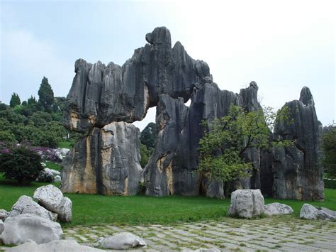 The Stone Forest (Shilin) in China - Earth's Attractions - travel ...