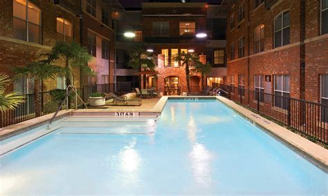 West End Dallas, TX Apartments for Rent | 1001 Ross