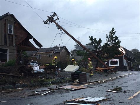 Oregon tornado sends "debris flying everywhere" as storm wallops Northwest - CBS News