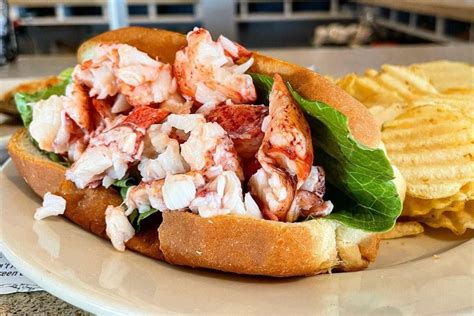 10 Places To Get The BEST Lobster Roll In Portland Maine