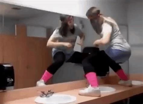 Dancing Fails (15 gifs)