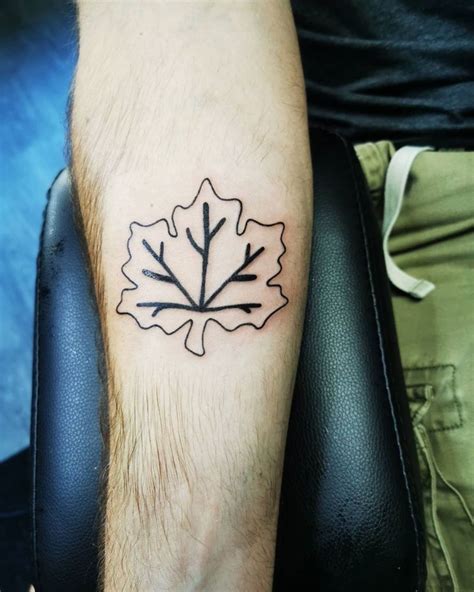 30 Elegant Maple Leaf Tattoos for Your Inspiration | Style VP | Page 23