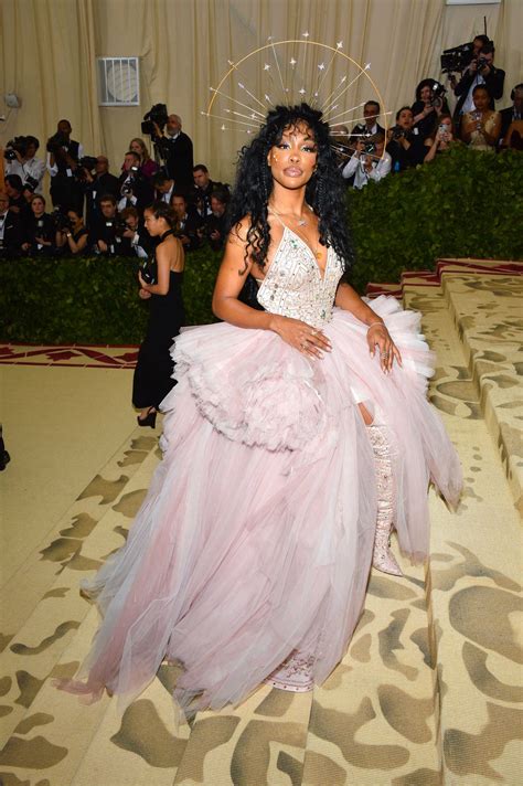 SZA at 2018 Heavenly Bodies: Fashion and The Catholic Imagination ...