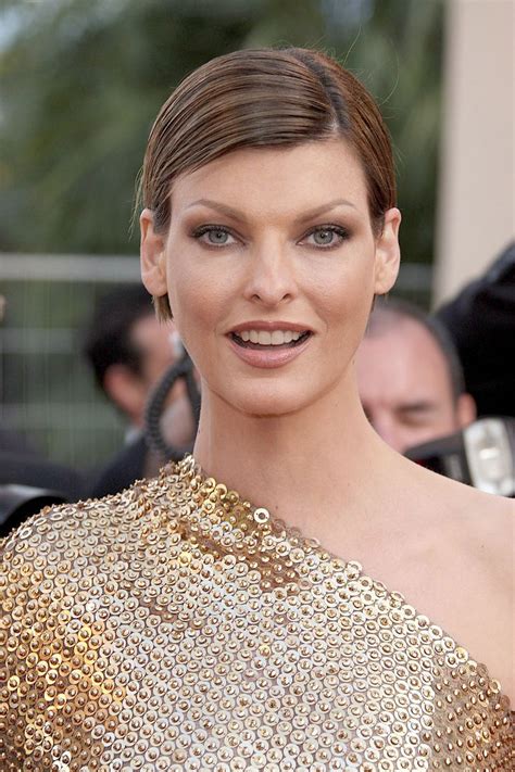 The Best Linda Evangelista Hairstyles Over the Years | Linda evangelista, Her hair, Short hair ...