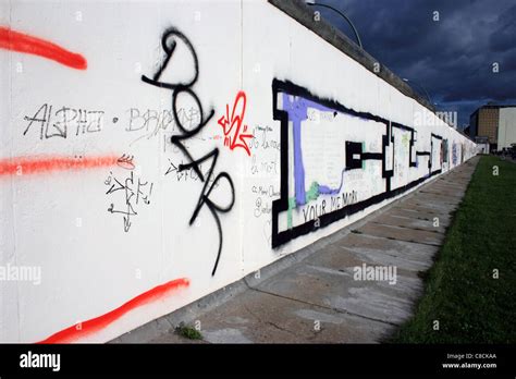 Graffiti auf der Berliner Mauer Stockfotografie - Alamy