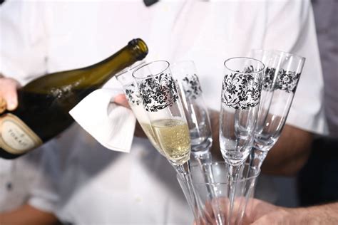 Free picture: decoration, glass, crystal, white wine, champagne, beverage, nightlife, ceremony ...