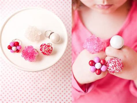 10 PRETTY DIY JEWELRY KIDS CAN MAKE