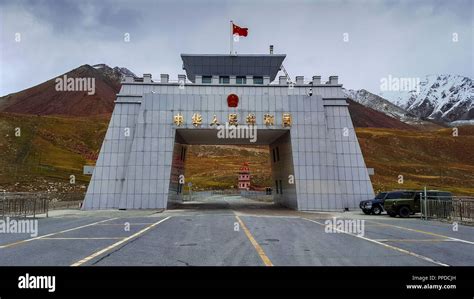 Beautiful View of Khunjerab Pass - Pak China Border Stock Photo - Alamy