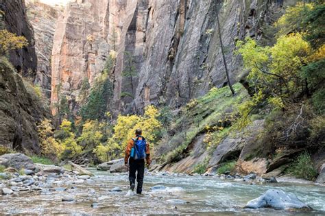 The Ultimate Guide to Hiking the Zion Narrows | Earth Trekkers