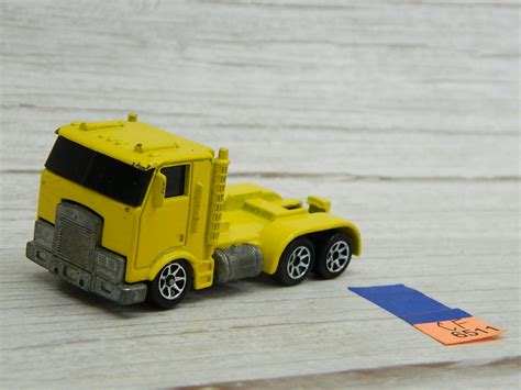 CF6511- Vintage Collectable HOTWHEELS 1986 Mattel Malaysia Yellow Metal ...