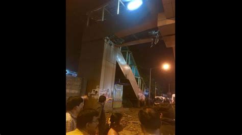 Part of skywalk near Dahisar station collapses, one severely injured