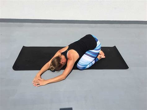 Yoga For Scoliosis: How to Heal and Realign Your Spine - YOGA PRACTICE