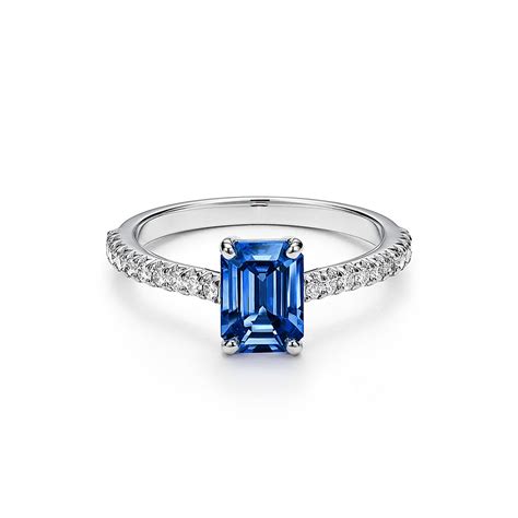 Tiffany Novo® Emerald-cut Sapphire Ring in Platinum with Pavé Diamonds | Tiffany & Co. Malaysia