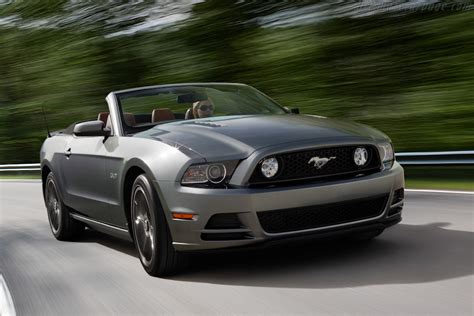 2012 - 2015 Ford Mustang GT Convertible - Images, Specifications and ...