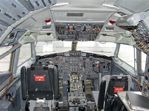 Boeing 727 Cockpit | This was taken in the nose section of a… | Flickr