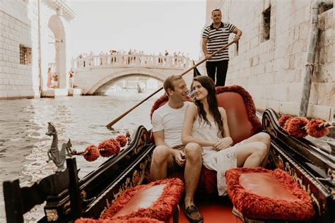 Venice Gondola engagement session | Italy couple photographer | Silvia Poropat Stories | Venice ...