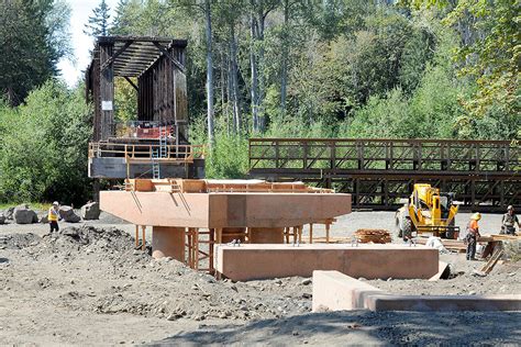 Railroad bridge construction | Peninsula Daily News