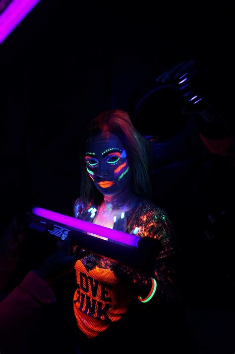 How to photograph AfterDark™ under UV Black Lights. - PurColour