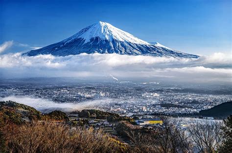 【静岡県沼津市】1月25日はようやく雪化粧した富士山が登場しましたね。ららぽーと沼津では富士山写真家の橋向真さんの写真が展示されています。30 ...