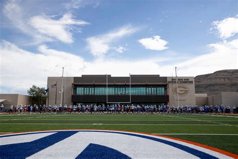 Bishop Gorman football pulls away from Corner Canyon, Utah | Football | Nevada Preps