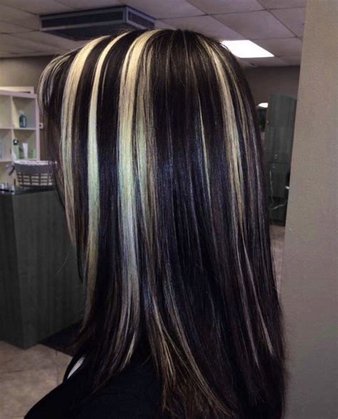 satin🧝🏿‍♀️ on Twitter | Hair streaks, Hair color streaks, Hair inspo color