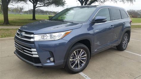 2017 Toyota Highlander Hybrid XLE Test Drive