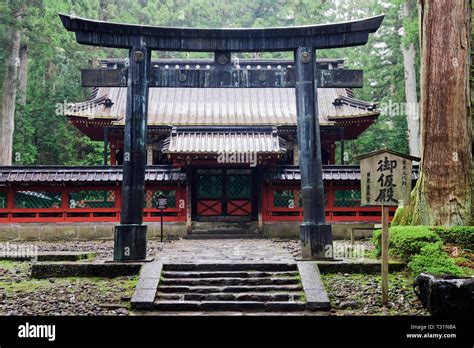 Gate to a Traditional Japanese Building Stock Photo - Alamy