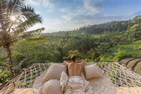 This Hanging Bed Is The Most Romantic Spot To Spend Your Honeymoon At! | WedMeGood