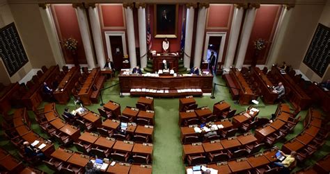 Minnesota Legislature scrambles, Zooms and sputters in lackluster end ...