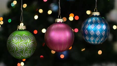 Enjoy The Hypnotizing Motion Of These Stroboscopic Ornaments - Make: