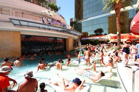 Take a Tour of the Shark Tank at Golden Nugget Las Vegas