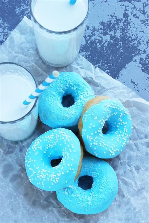 Light Blue Aesthetic, Blue Aesthetic Pastel, Iphone Bleu, Blue Donuts, Colorful Donuts, Cute ...