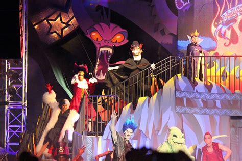 Unleash the Villains brings out Disney's baddest with big crowds, rare ...