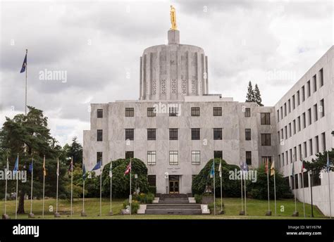 Oregon State Capitol Building in Salem Stock Photo - Alamy