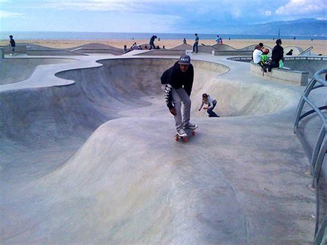 Famous Venice Beach Skate Park in Los Angeles | Skate park, Venice ...