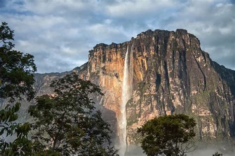 Angel Falls Closeup - highest waterfall in the world — Stock Photo ...