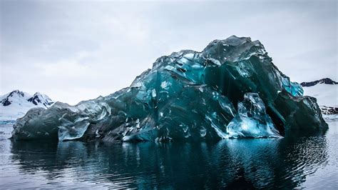 Behold the rare beauty of the underside of an iceberg — Quartz