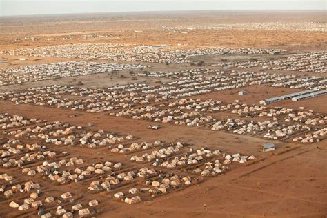 UN chief Ban Ki-moon lauds Somali refugees in Dadaab camp