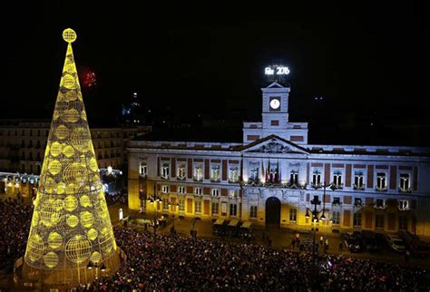 Midnight Grape Eating on New Year’s Eve in Spain - DMC Spain