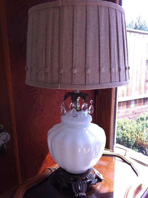 Milk Glass Lamp – ReStory